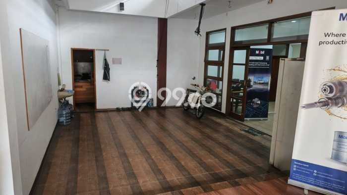 Siap Huni Rumah Mewah 4 Kamar di Regol Dekat ke Mana Saja Siap Huni Rumah Mewah 4 Kamar di Regol Dekat ke Mana Saja