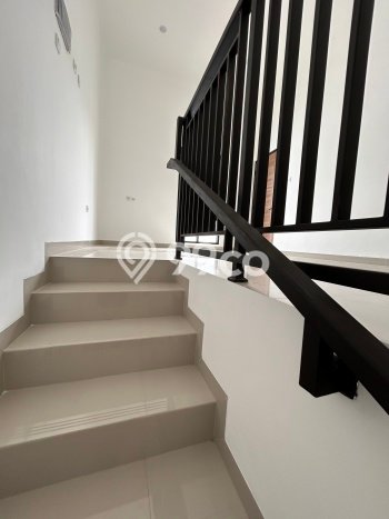 Rumah Minimalis 3 Kamar LT 101m2 di Villa Melati Mas Rumah Minimalis 3 Kamar LT 101m2 di Villa Melati Mas