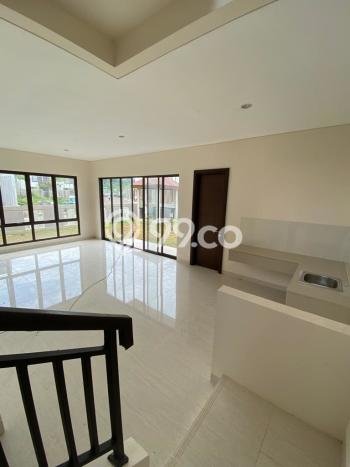 Jual Rumah Luas Elegan Dengan View Cantik di Cibubur, Jakarta Timur Jual Rumah Luas Elegan Dengan View Cantik di Cibubur, Jakarta Timur