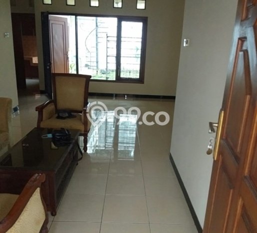 Lokasi strategis! Rumah siap pakai dikontrakkan di Tembalang LB 100m2 Lokasi strategis! Rumah siap pakai dikontrakkan di Tembalang LB 100m2