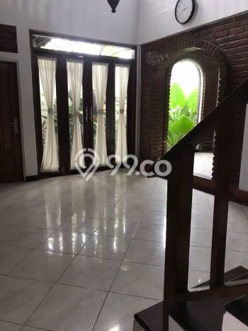 Hunian Elit LB 250m2 Siap Pakai Desain Elegan di Kerobokan, Badung Hunian Elit LB 250m2 Siap Pakai Desain Elegan di Kerobokan, Badung