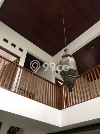 Hunian Elit LB 250m2 Siap Pakai Desain Elegan di Kerobokan, Badung Hunian Elit LB 250m2 Siap Pakai Desain Elegan di Kerobokan, Badung