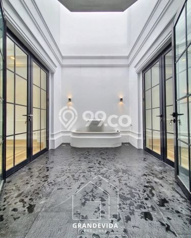 Ready to Use! Luxury House LT 208m2 Desain Elegan di Cipete Ready to Use! Luxury House LT 208m2 Desain Elegan di Cipete