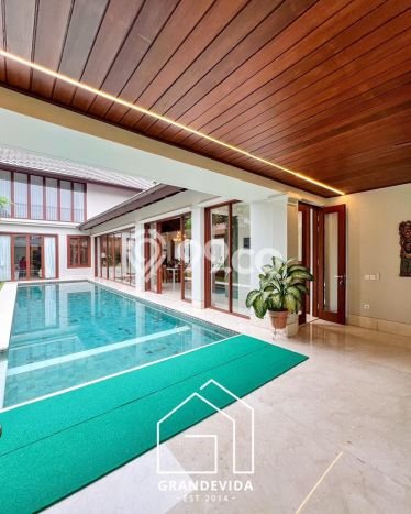 Rumah Mewah LB 800m2 Siap Pakai Desain Elegan di Cipete, Jakarta Selatan Rumah Mewah LB 800m2 Siap Pakai Desain Elegan di Cipete, Jakarta Selatan