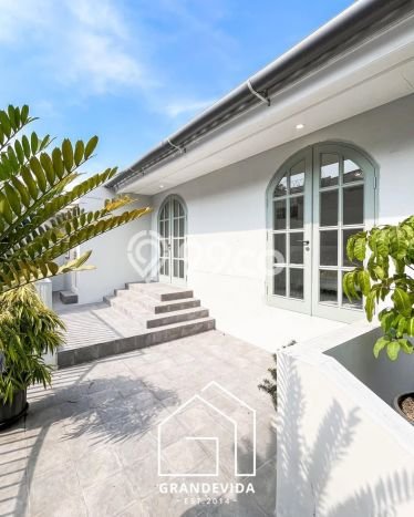 For Sale! Premium House LT 311m2 Desain Elegan di Kuningan For Sale! Premium House LT 311m2 Desain Elegan di Kuningan