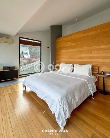 For Sale! Luxury House LT 230m2 Desain Elegan di Cipete For Sale! Luxury House LT 230m2 Desain Elegan di Cipete