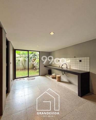 Hunian Elit LB 250m2 Siap Pakai Desain Elegan di Simprug, Jakarta Selatan Hunian Elit LB 250m2 Siap Pakai Desain Elegan di Simprug, Jakarta Selatan