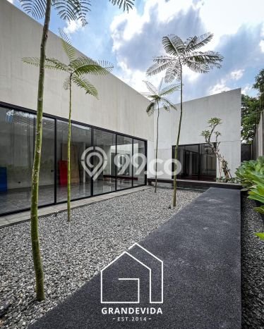 Rumah Elit LB 700m2 Siap Huni Desain Elegan di Ampera, Jakarta Selatan Rumah Elit LB 700m2 Siap Huni Desain Elegan di Ampera, Jakarta Selatan