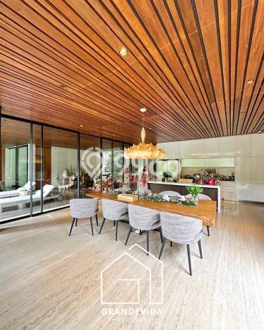 Rumah Eksklusif Dijual LT 634m2 di Kebayoran Baru, Jakarta Selatan Rumah Eksklusif Dijual LT 634m2 di Kebayoran Baru, Jakarta Selatan