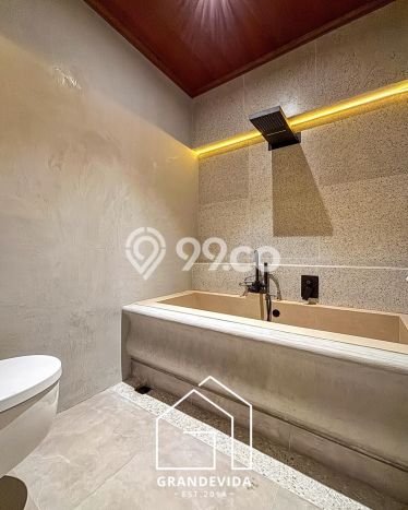 Rumah Elit Modern Tanpa Renovasi di Pondok Indah Jakarta Selatan Rumah Elit Modern Tanpa Renovasi di Pondok Indah Jakarta Selatan