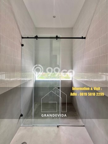 Rumah Elit LB 250m2 Siap Pakai Desain Elegan di Bintaro, Tangerang Selatan Rumah Elit LB 250m2 Siap Pakai Desain Elegan di Bintaro, Tangerang Selatan
