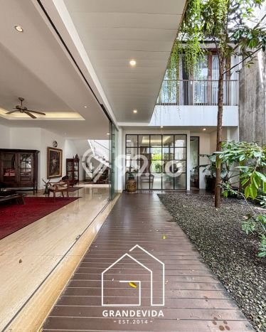 Dijual Rumah Mewah Elegan Dengan View Eksklusif di Kemang, Jakarta Selatan Dijual Rumah Mewah Elegan Dengan View Eksklusif di Kemang, Jakarta Selatan