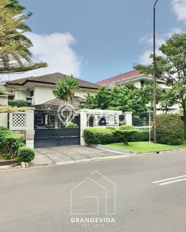 Ready to Use! Luxury House LT 715m2 Desain Modern di Pondok Indah Ready to Use! Luxury House LT 715m2 Desain Modern di Pondok Indah