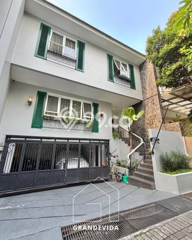 Hunian Mewah Siap Huni LT 231m2 di Cilandak, Jakarta Selatan Hunian Mewah Siap Huni LT 231m2 di Cilandak, Jakarta Selatan