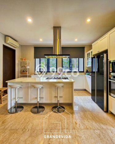 Hunian Elit LB 300m2 Siap Huni Desain Elegan di Lebak Bulus, Jakarta Selatan Hunian Elit LB 300m2 Siap Huni Desain Elegan di Lebak Bulus, Jakarta Selatan