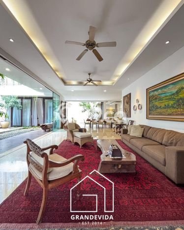 Dijual Rumah Mewah Elegan Dengan View Eksklusif di Kemang, Jakarta Selatan Dijual Rumah Mewah Elegan Dengan View Eksklusif di Kemang, Jakarta Selatan