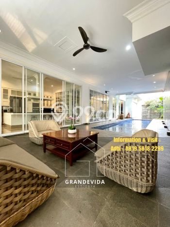 Siap Huni Rumah Mewah 5 Kamar di Kebayoran Baru Dekat ke Mana Pun Siap Huni Rumah Mewah 5 Kamar di Kebayoran Baru Dekat ke Mana Pun