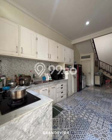 Dijual Rumah Luas Elegan Dengan View Eksklusif di Pejaten, Jakarta Selatan Dijual Rumah Luas Elegan Dengan View Eksklusif di Pejaten, Jakarta Selatan