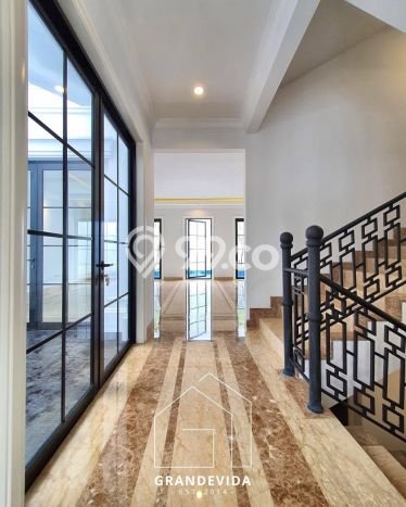 Ready to Use! Luxury House LT 208m2 Desain Elegan di Cipete Ready to Use! Luxury House LT 208m2 Desain Elegan di Cipete