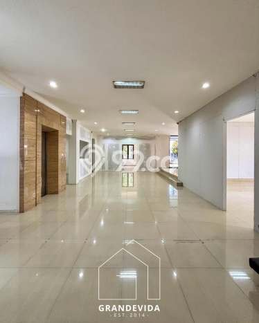 Kantor di , Luas 360m2m², Posisi Mainroad Kantor di , Luas 360m2m², Posisi Mainroad