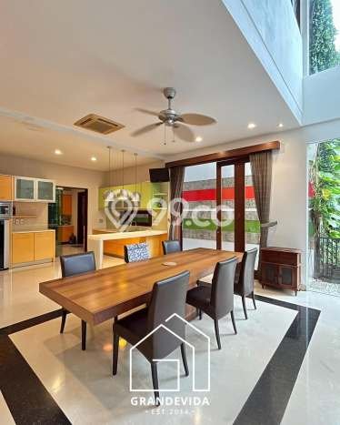 Siap Huni Rumah Mewah 5 Kamar di Kebayoran Lama Dekat ke Mana Saja Siap Huni Rumah Mewah 5 Kamar di Kebayoran Lama Dekat ke Mana Saja