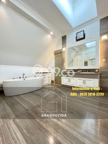 Siap Huni Rumah Mewah 5 Kamar di Kebayoran Baru Dekat ke Mana Pun Siap Huni Rumah Mewah 5 Kamar di Kebayoran Baru Dekat ke Mana Pun
