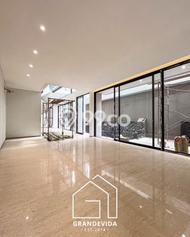 Ready to Use! Premium House LT 242m2 Desain Modern di Simprug Ready to Use! Premium House LT 242m2 Desain Modern di Simprug