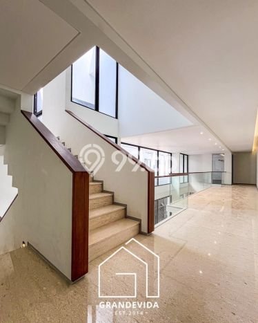Ready to Use! Premium House LT 242m2 Desain Modern di Simprug Ready to Use! Premium House LT 242m2 Desain Modern di Simprug