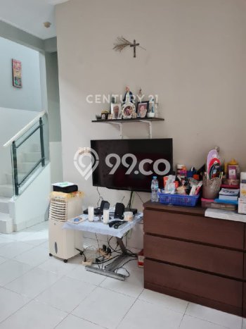 Jarang Ada! Rumah Sewa 2 Kamar Bagus Siap Huni Gading Serpong Jarang Ada! Rumah Sewa 2 Kamar Bagus Siap Huni Gading Serpong