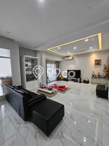 Dijual Rumah Luas Megah Dengan View Cantik di Green Lake City, Jakarta Barat Dijual Rumah Luas Megah Dengan View Cantik di Green Lake City, Jakarta Barat