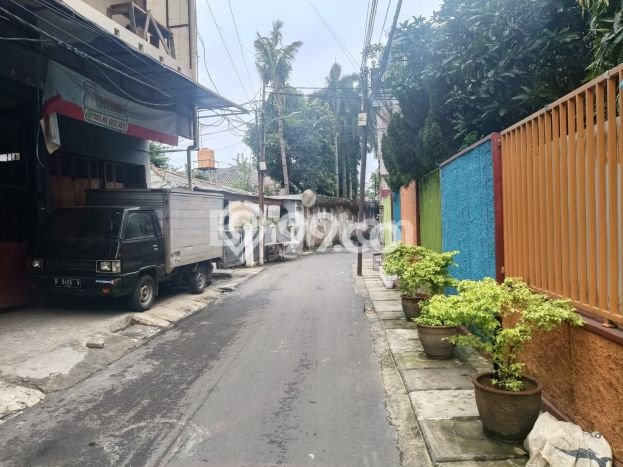 Unit Komersial Dijual di Jakarta Selatan LT 145m2 & LB 580m2 Unit Komersial Dijual di Jakarta Selatan LT 145m2 & LB 580m2