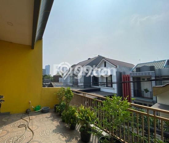 For Sale! Luxury House LT 99m2 Desain Elegan di Cikoko For Sale! Luxury House LT 99m2 Desain Elegan di Cikoko