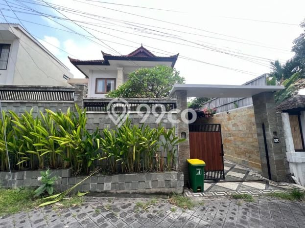 Rumah Elit LB 250m2 Siap Pakai Desain Elegan di Kerobokan, Badung Rumah Elit LB 250m2 Siap Pakai Desain Elegan di Kerobokan, Badung
