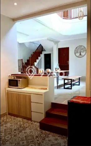 Rumah Elit LB 250m2 Siap Pakai Desain Elegan di Kerobokan, Badung Rumah Elit LB 250m2 Siap Pakai Desain Elegan di Kerobokan, Badung