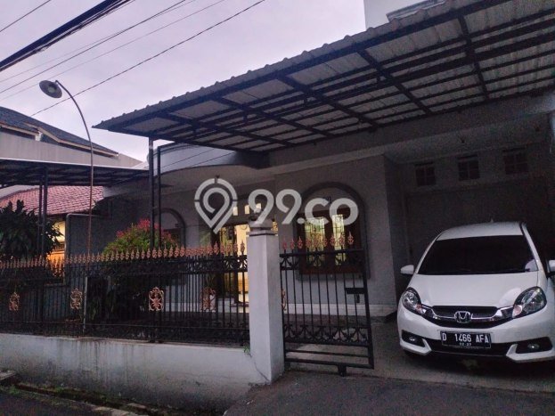 Rumah Elit Modern Tanpa Renovasi di Burangrang Bandung Rumah Elit Modern Tanpa Renovasi di Burangrang Bandung