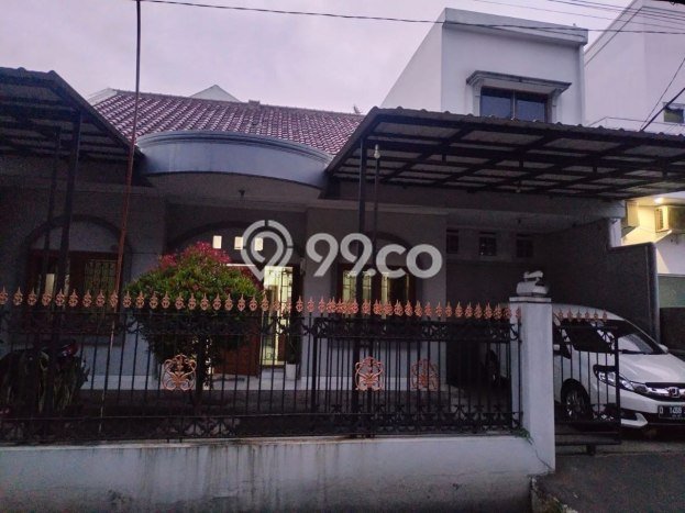 Rumah Elit Modern Tanpa Renovasi di Burangrang Bandung Rumah Elit Modern Tanpa Renovasi di Burangrang Bandung