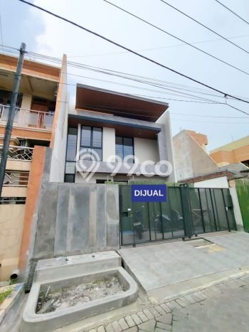 Dijual Rumah Luas Elegan Dengan View Cantik di Manyar, Surabaya Dijual Rumah Luas Elegan Dengan View Cantik di Manyar, Surabaya