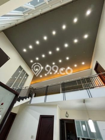 Jual Rumah Luas Megah Dengan View Cantik di Pakuwon Indah, Surabaya Jual Rumah Luas Megah Dengan View Cantik di Pakuwon Indah, Surabaya