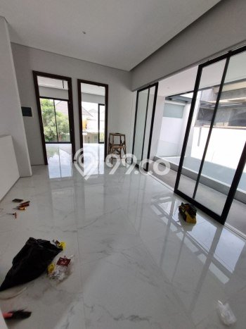 Rumah Mewah LB 327m2 Siap Pakai Desain Elegan di Citraland, Surabaya Rumah Mewah LB 327m2 Siap Pakai Desain Elegan di Citraland, Surabaya