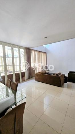 Rumah Luxury Modern Tanpa Renovasi di Citraland Surabaya Rumah Luxury Modern Tanpa Renovasi di Citraland Surabaya