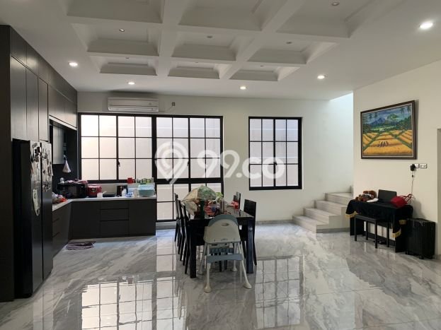 Dijual Rumah Luas Elegan Dengan View Eksklusif di Pakuwon Indah, Surabaya Dijual Rumah Luas Elegan Dengan View Eksklusif di Pakuwon Indah, Surabaya