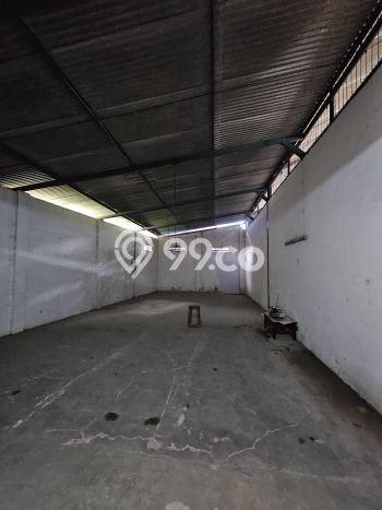 LOKASI STRATEGIS! Gudang di Curug, Luas 460m2m², Kawasan Ramai, Siap Operasional LOKASI STRATEGIS! Gudang di Curug, Luas 460m2m², Kawasan Ramai, Siap Operasional