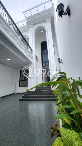 Hunian Elit LB 360m2 Siap Huni Desain Elegan di Bintaro, Tangerang Selatan Hunian Elit LB 360m2 Siap Huni Desain Elegan di Bintaro, Tangerang Selatan
