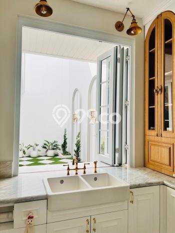Rumah Mewah LB 400m2 Siap Huni Desain Elegan di Bintaro, Tangerang Selatan Rumah Mewah LB 400m2 Siap Huni Desain Elegan di Bintaro, Tangerang Selatan