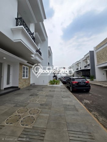 Rumah Luxury Modern Tanpa Renovasi di Pondok Kelapa Jakarta Timur Rumah Luxury Modern Tanpa Renovasi di Pondok Kelapa Jakarta Timur