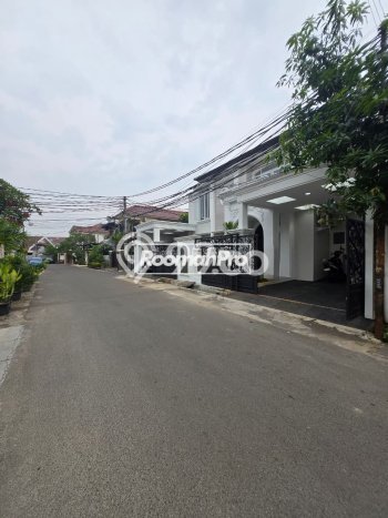 Siap Huni Hunian Elit 5 Kamar di Tebet Dekat ke Mana Pun Siap Huni Hunian Elit 5 Kamar di Tebet Dekat ke Mana Pun