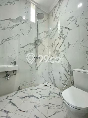 Ready to Use! Premium House LT 204m2 Desain Elegan di Cipinang Ready to Use! Premium House LT 204m2 Desain Elegan di Cipinang
