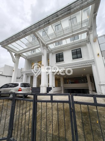 Rumah Luxury Modern Tanpa Renovasi di Jatiwaringin Jakarta Timur Rumah Luxury Modern Tanpa Renovasi di Jatiwaringin Jakarta Timur