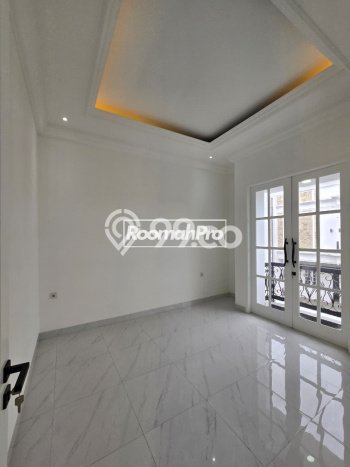 Rumah Luxury Modern Tanpa Renovasi di Pondok Kelapa Jakarta Timur Rumah Luxury Modern Tanpa Renovasi di Pondok Kelapa Jakarta Timur