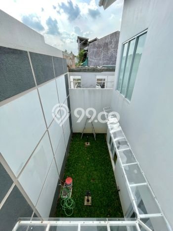 Ready to Use! Premium House LT 204m2 Desain Elegan di Cipinang Ready to Use! Premium House LT 204m2 Desain Elegan di Cipinang